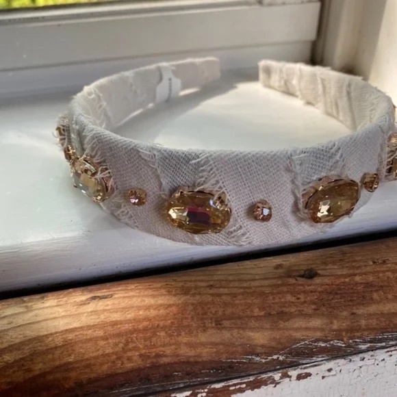 - NWT Anthropologie White Linen Embellished Headband - Picture 2 of 4